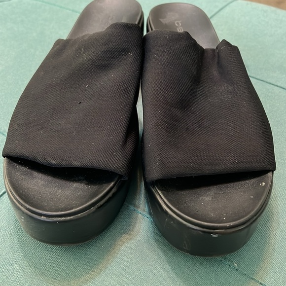 Bebe platform slides - Picture 3 of 10